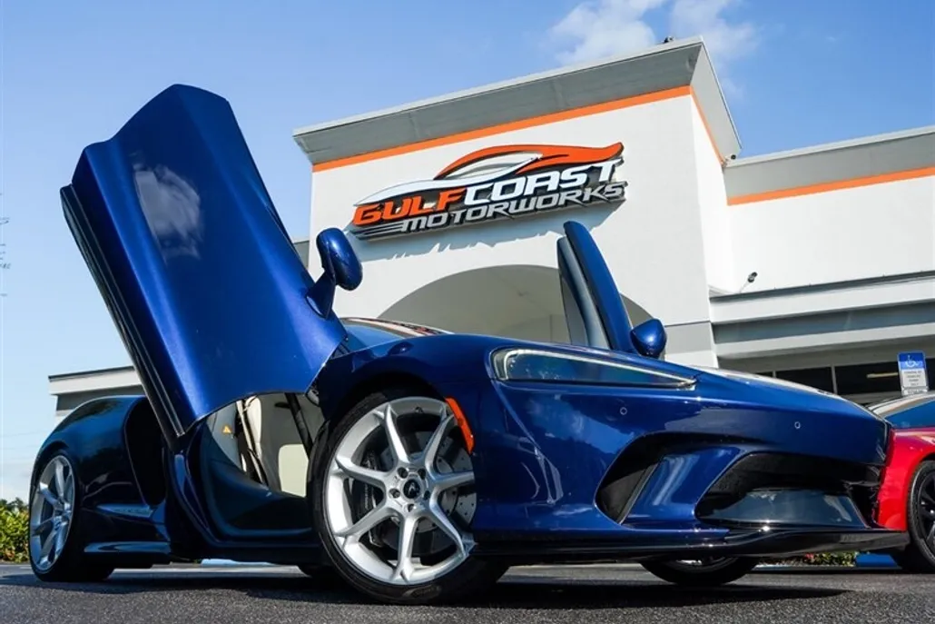 2020 Mclaren GT photo 1