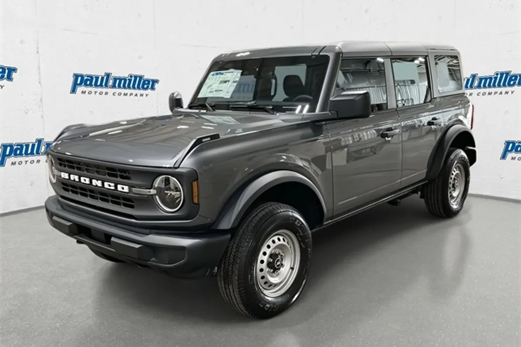2025 Ford Bronco Base photo 1