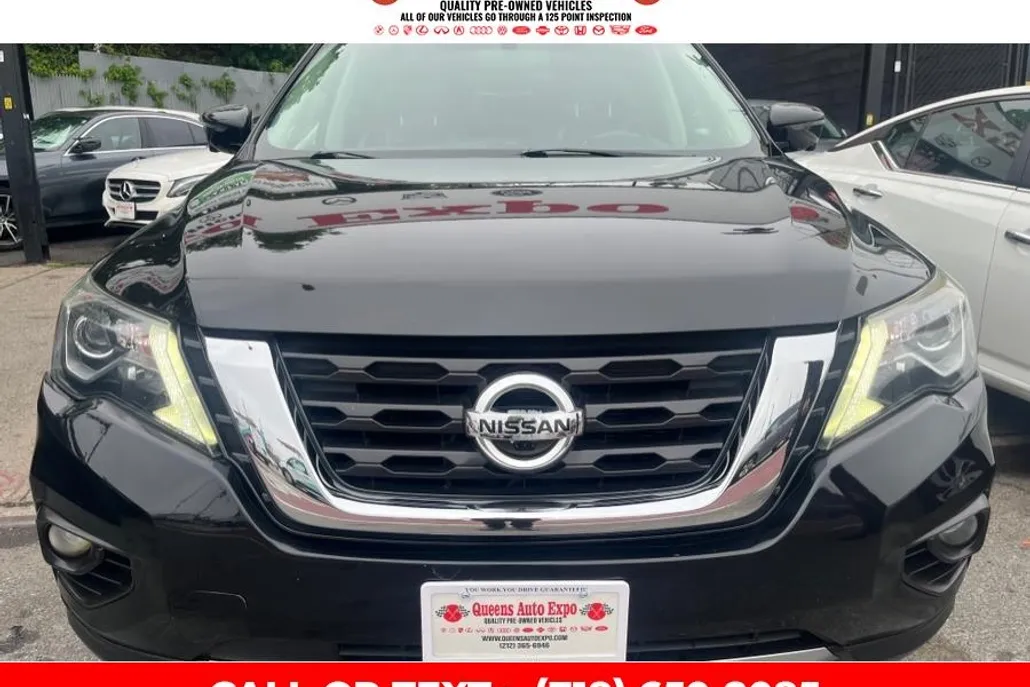 2017 Nissan Pathfinder 4x4 SL photo 1