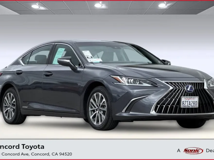 2022 Lexus ES 300h photo 1
