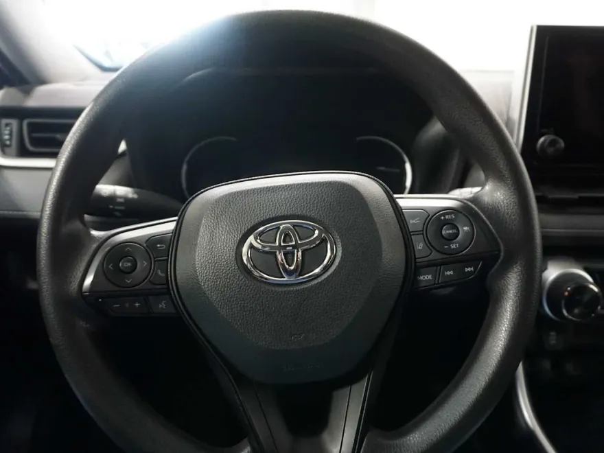 2023 Toyota RAV4 XLE photo 21
