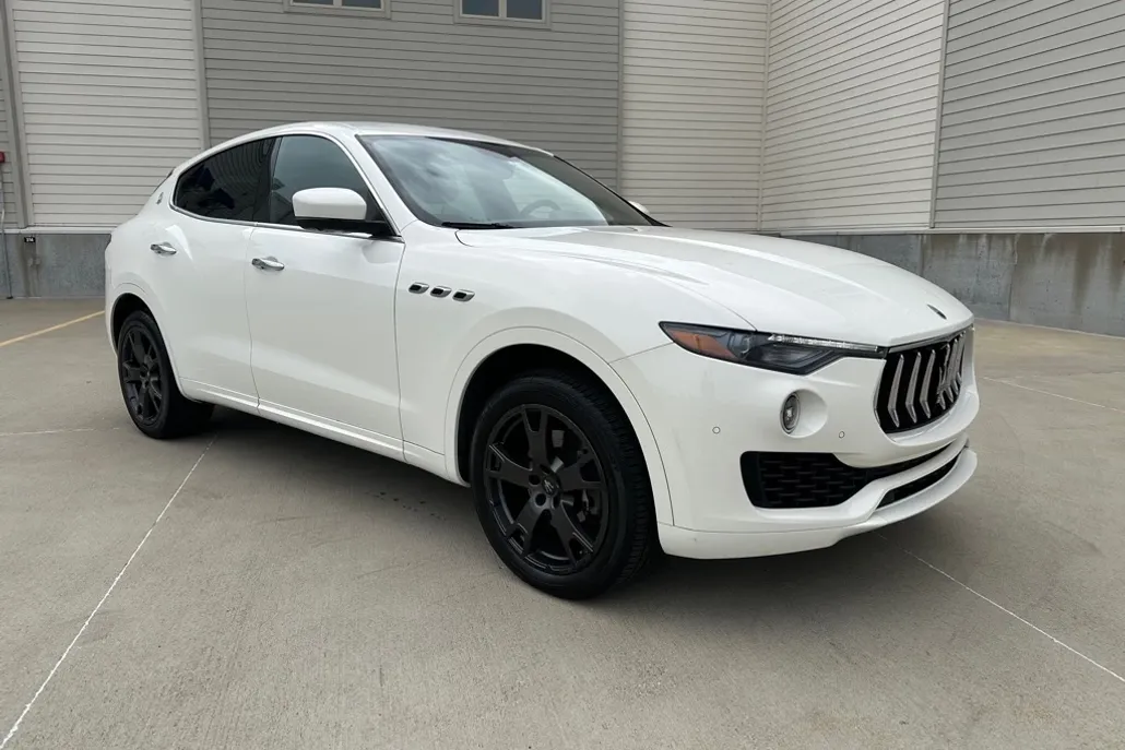2019 Maserati Levante Base photo 1