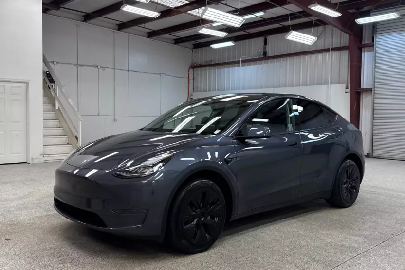 2023 Tesla Model Y photo 1