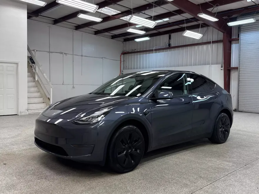 2023 Tesla Model Y photo 1