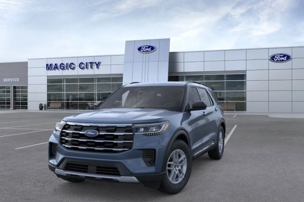2025 Ford Explorer photo 1