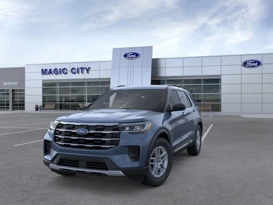 2025 Ford Explorer photo 1