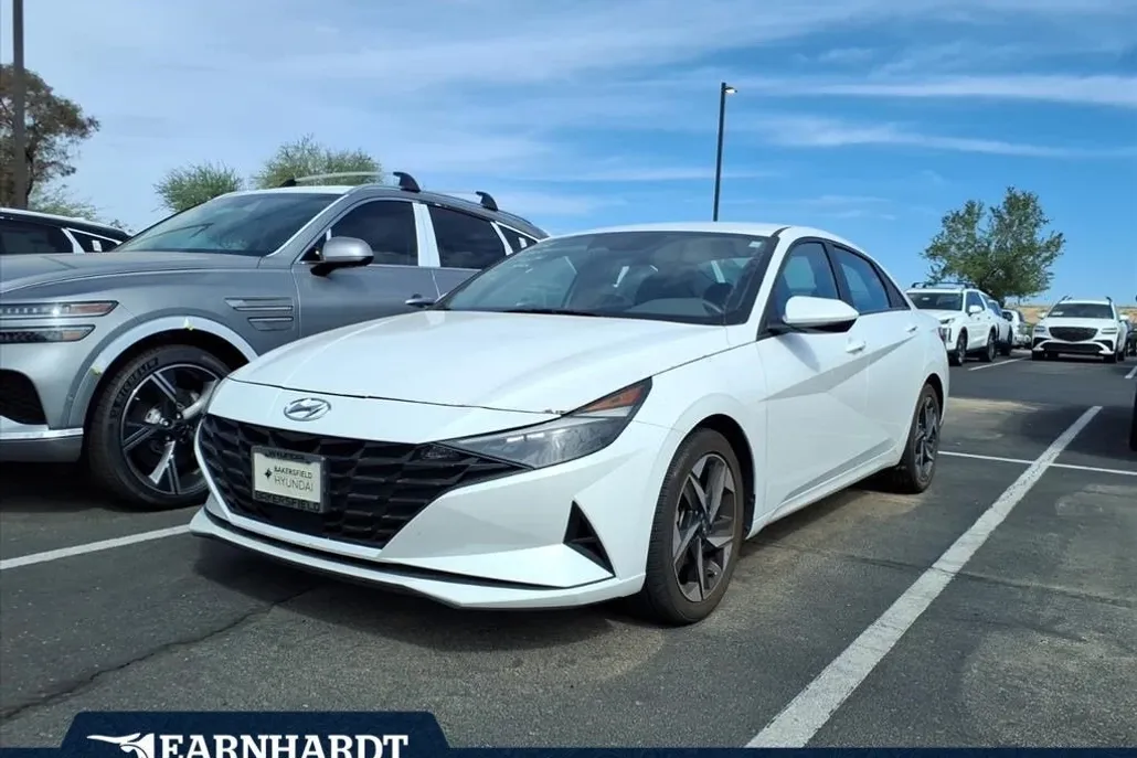 2023 Hyundai Elantra SEL Convenience photo 1