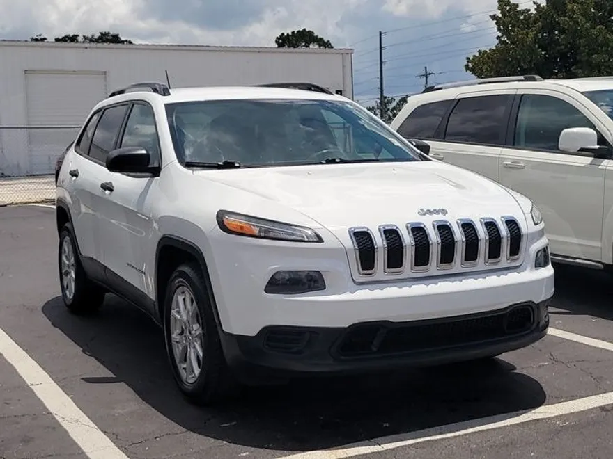 2017 Jeep Cherokee Sport photo 1