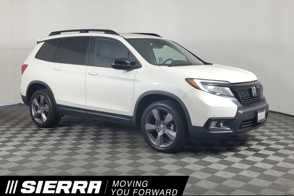 2019 Honda Passport Touring photo 1