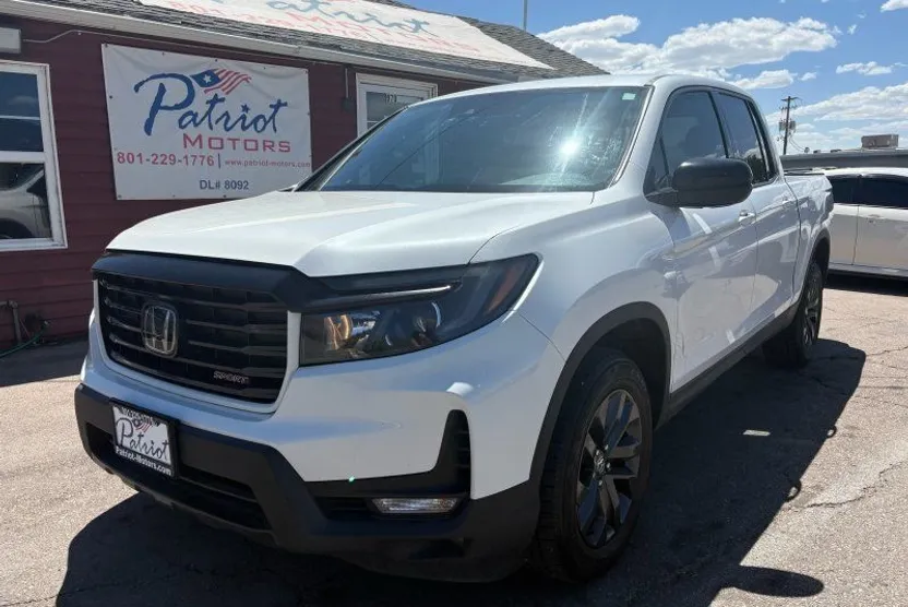 2021 Honda Ridgeline Sport photo 1