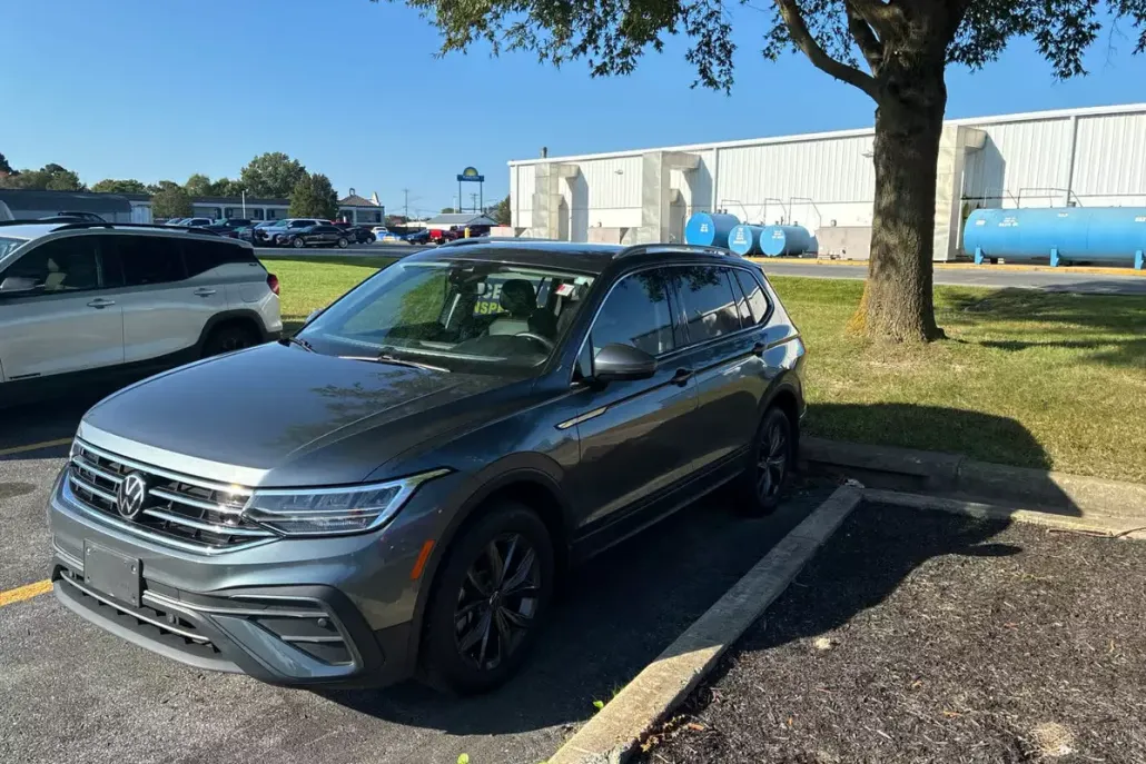 2022 Volkswagen Tiguan SE photo 1