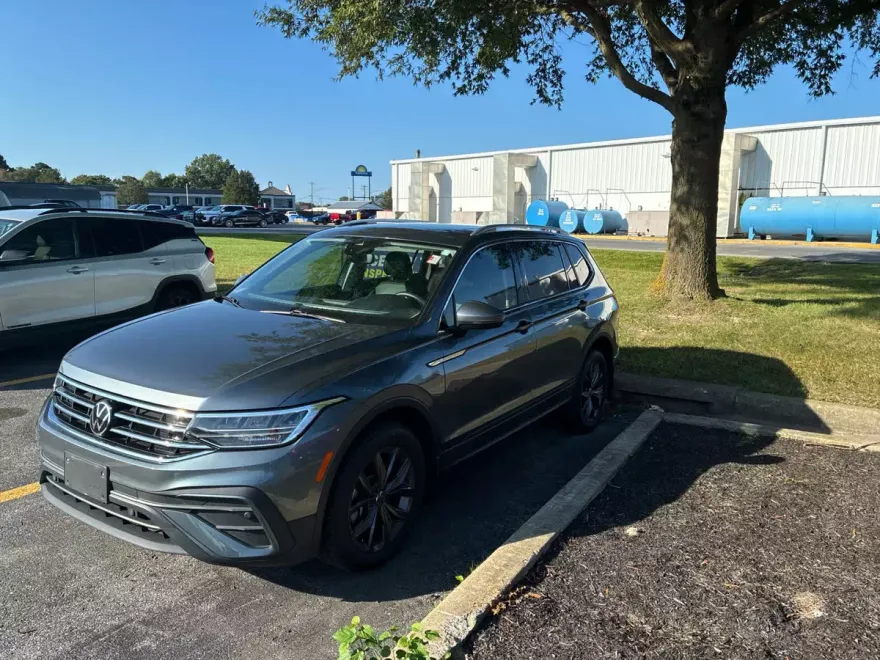 2022 Volkswagen Tiguan SE photo 1
