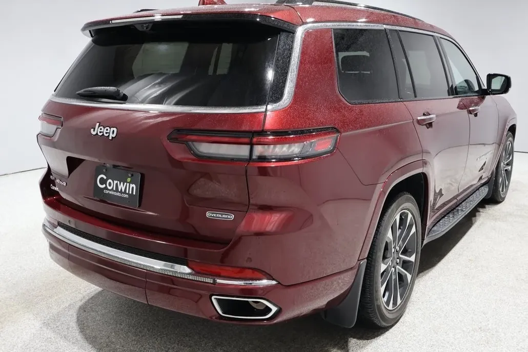 2022 Jeep Grand Cherokee Overland photo 1