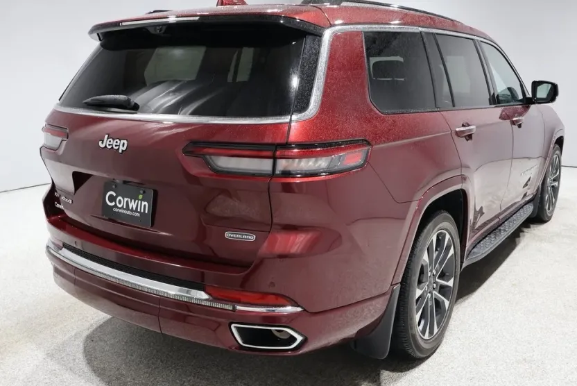 2022 Jeep Grand Cherokee Overland photo 1