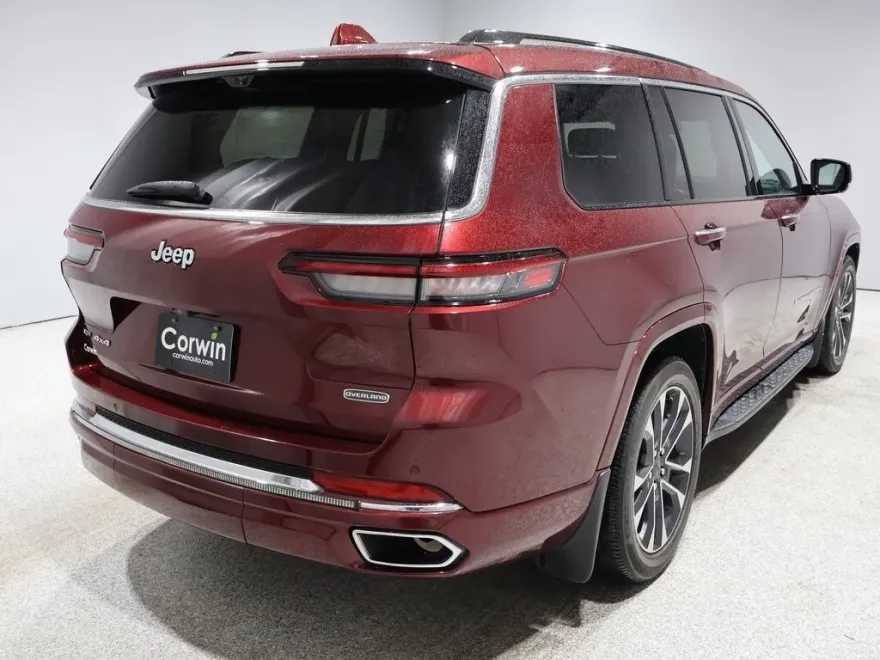 2022 Jeep Grand Cherokee Overland photo 1