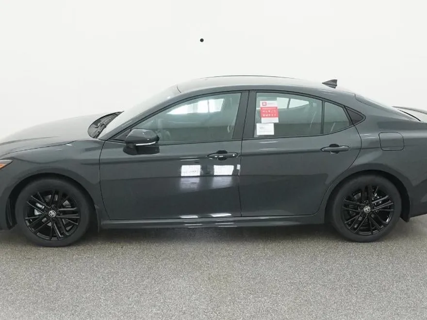 2026 Toyota Camry SE photo 1