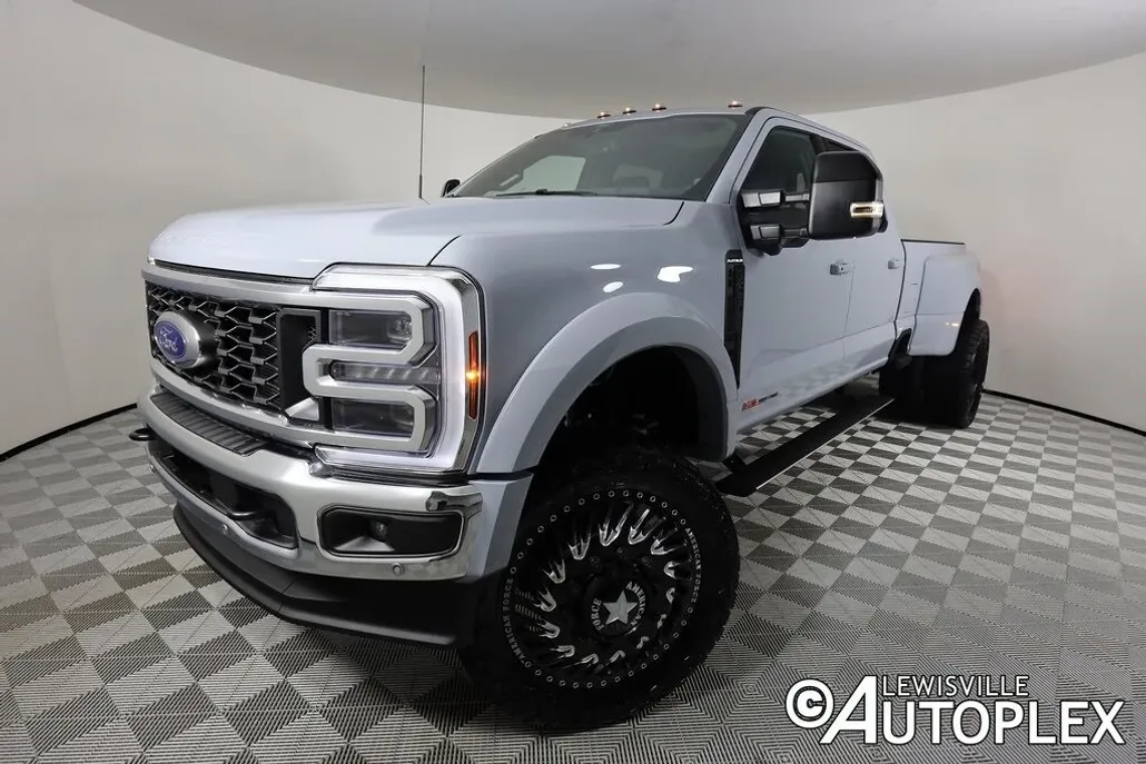 2025 Ford F-450 Platinum photo 1