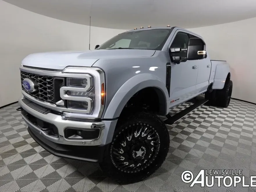 2025 Ford F-450 Platinum photo 1