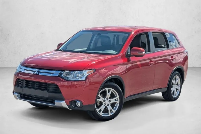 2015 Mitsubishi Outlander SE photo 1