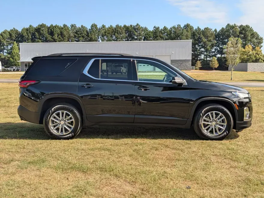 2022 Chevrolet Traverse Leather photo 1