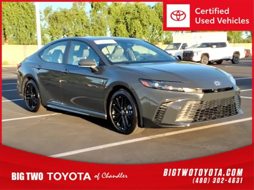 2025 Toyota Camry SE photo 1