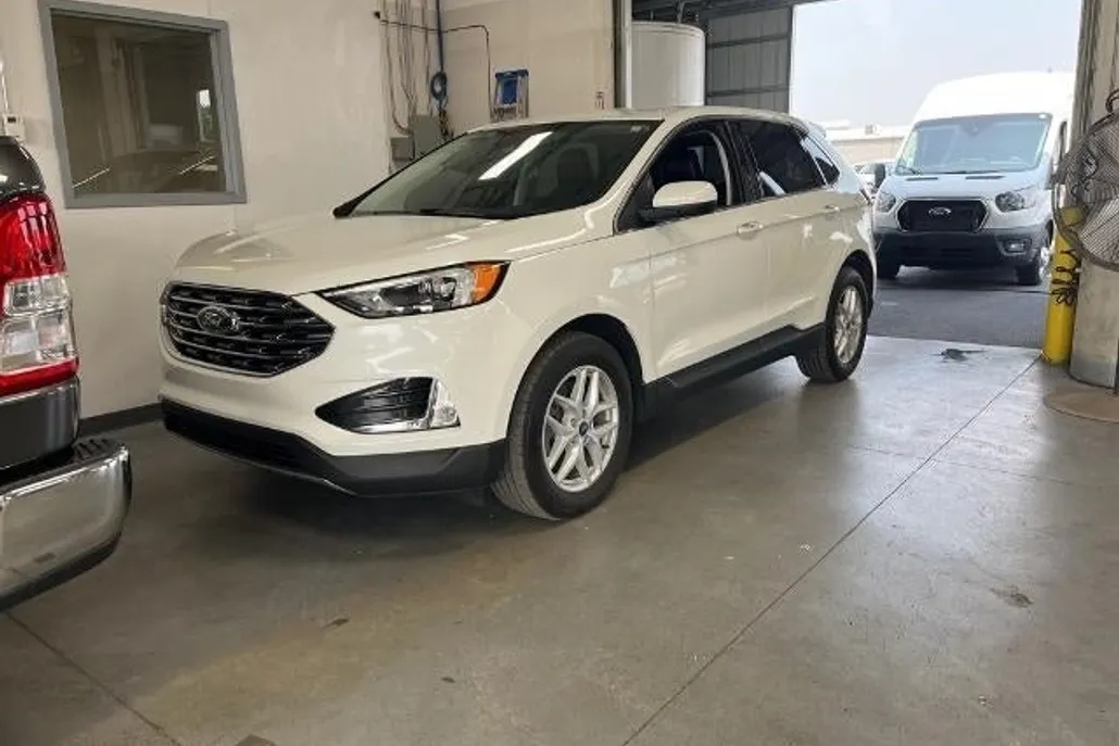 2022 Ford Edge SEL photo 1