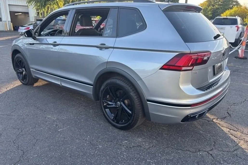 2023 Volkswagen Tiguan SE R-Line Black photo 1