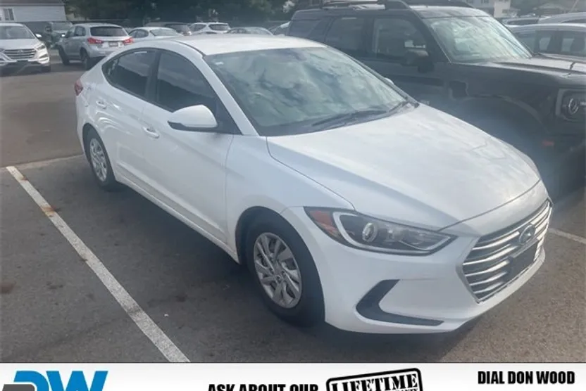 2017 Hyundai Elantra SE photo 1
