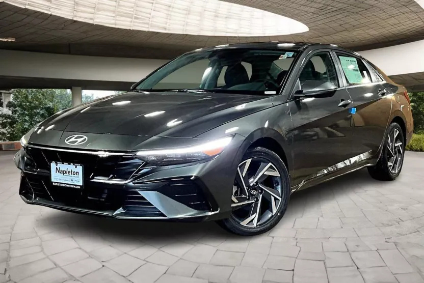 2025 Hyundai Elantra Limited photo 1