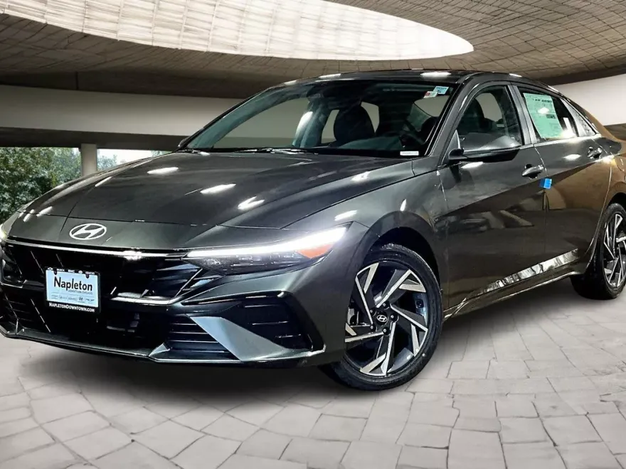 2025 Hyundai Elantra Limited photo 1