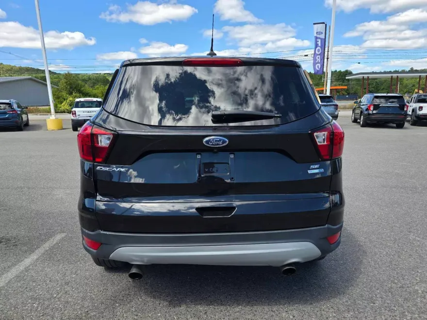 2019 Ford Escape SE photo 1