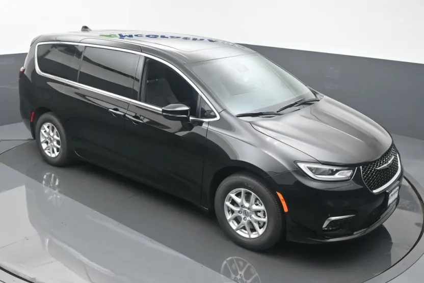 2025 Chrysler Pacifica photo 1