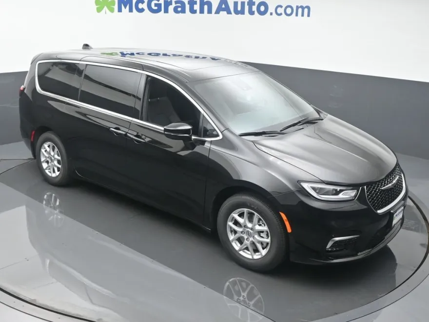 2025 Chrysler Pacifica photo 1