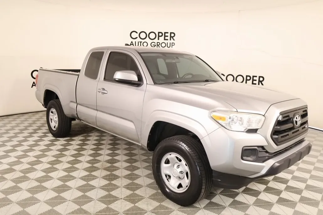 2017 Toyota Tacoma SR photo 1