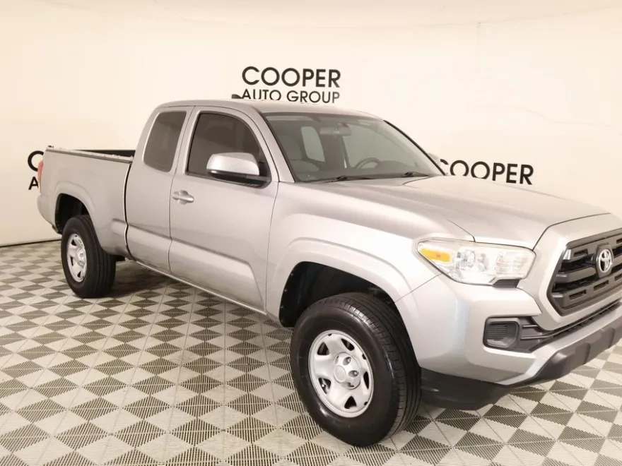 2017 Toyota Tacoma SR photo 1