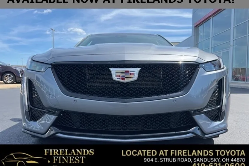 2022 Cadillac CT5 V photo 1