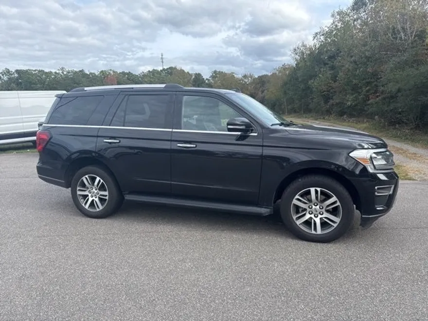 2024 Ford Expedition Limited photo 1