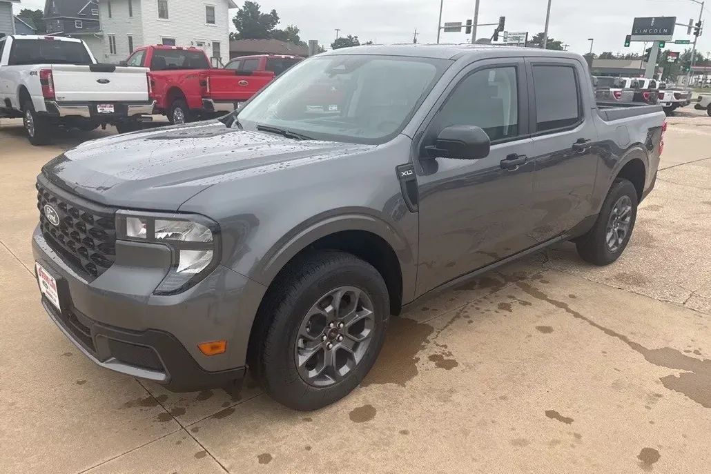 2025 Ford Maverick XLT photo 1