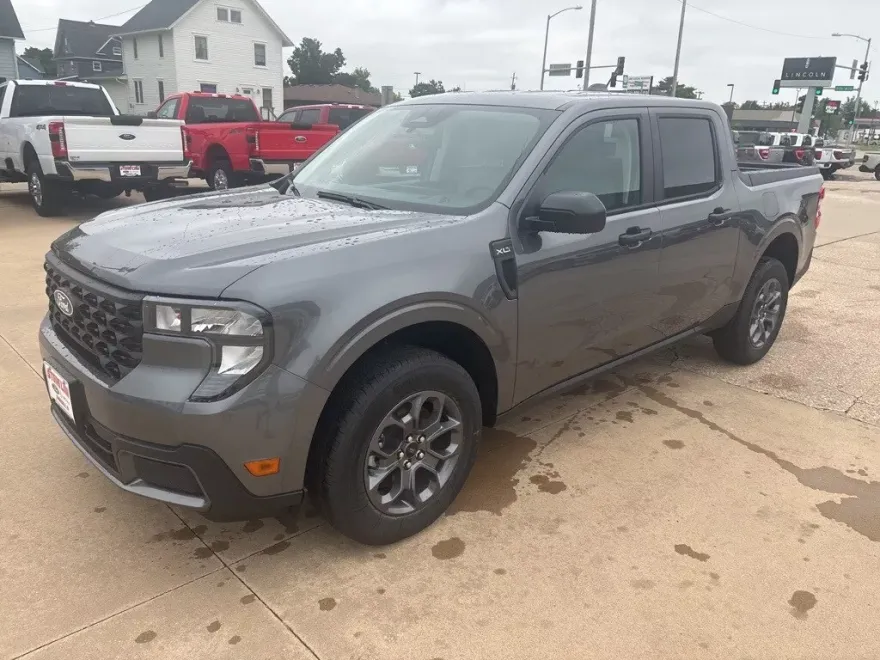 2025 Ford Maverick XLT photo 1