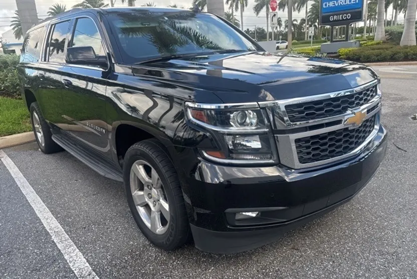 2018 Chevrolet Suburban LT photo 1