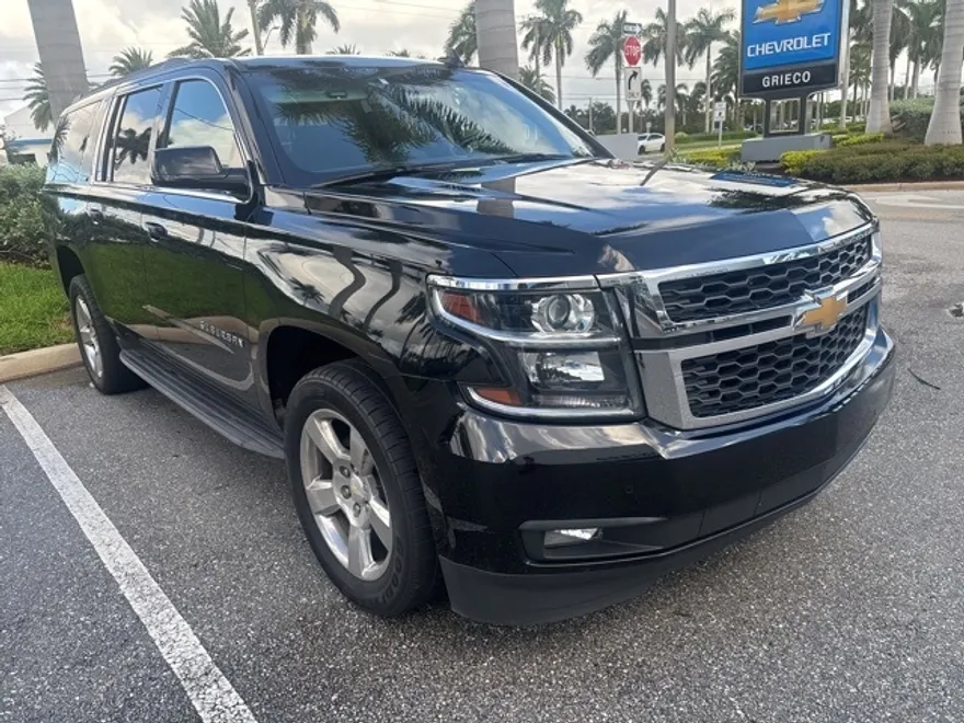 2018 Chevrolet Suburban LT photo 1