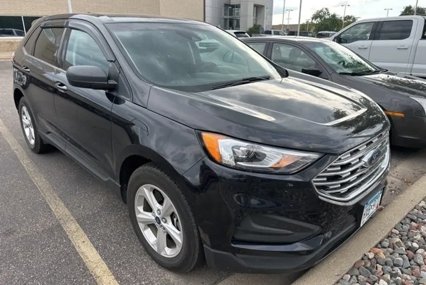 2019 Ford Edge SE photo 1