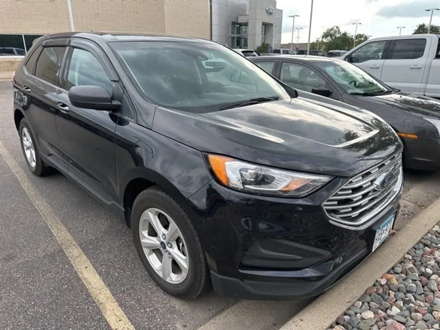 2019 Ford Edge SE photo 1