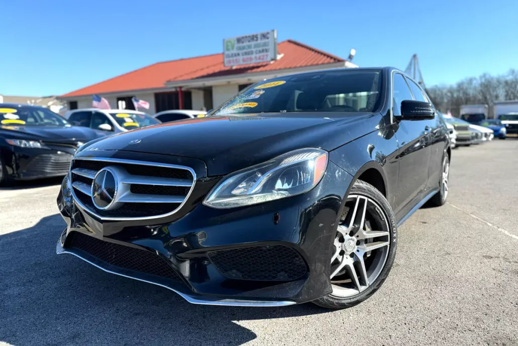 2014 Mercedes Benz E Sedan 4MATIC photo 1
