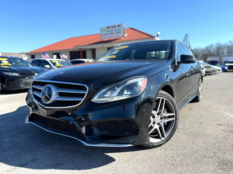 2014 Mercedes Benz E Sedan 4MATIC photo 1