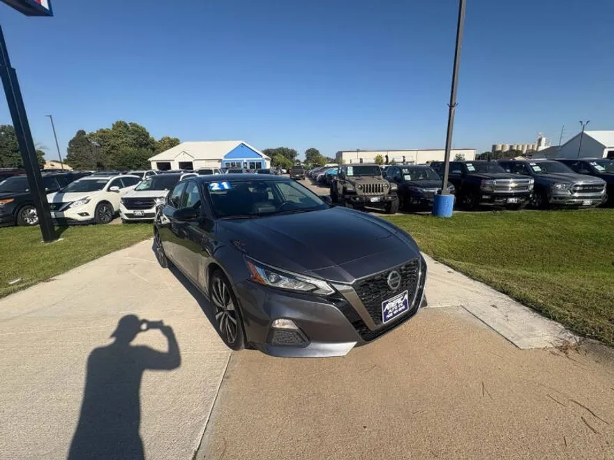 2021 Nissan Altima 2.5 SR photo 1