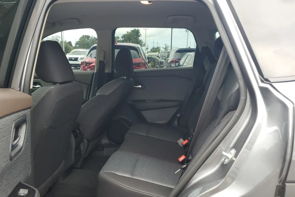 2023 Nissan Rogue SV photo 1