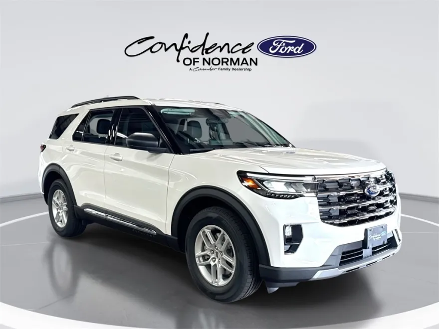 2025 Ford Explorer photo 1