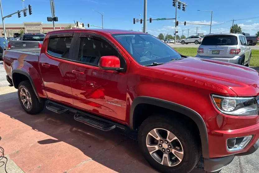 2015 Chevrolet Colorado LT photo 1