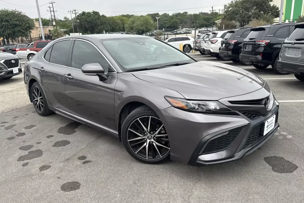 2022 Toyota Camry SE photo 1
